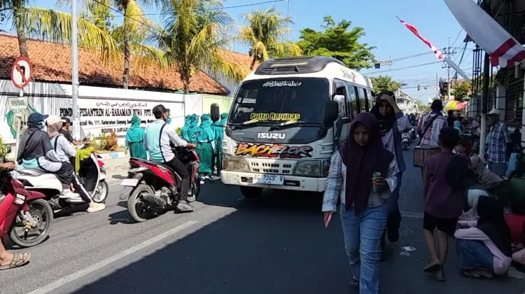 Gerak Jalan Agustusan, Arus Lalu Lintas Kota Sampang Padat