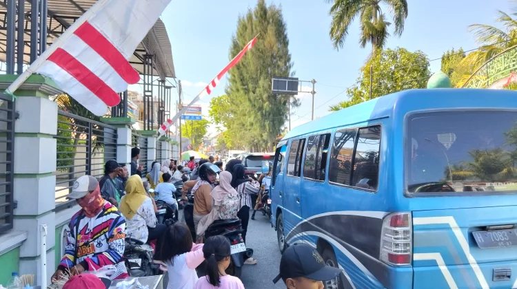 Gerak Jalan Agustusan, Arus Lalu Lintas Kota Sampang Padat