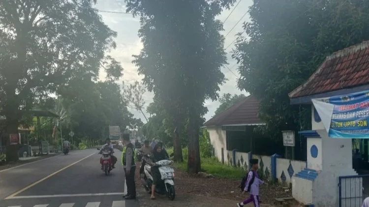 Cegah Laka Lantas Pelajar, Polsek Jrengik Hadir lewat Aksi "Commander Wish"