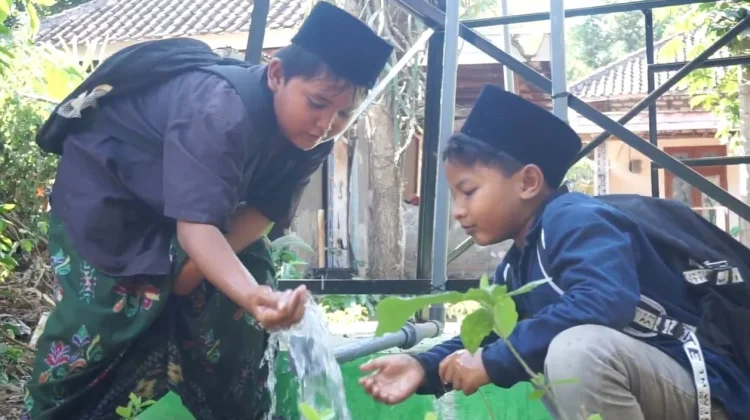 Tandon Air TMMD 129 Terpasang, Warga Panyepen Kini Lebih Mudah Akses Air