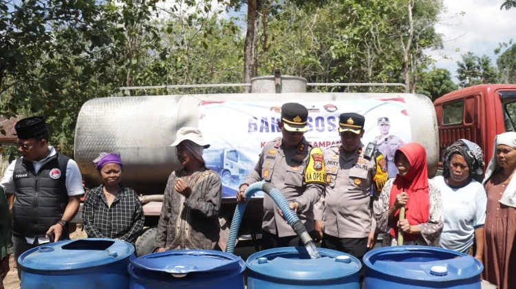 Polres Sampang Salurkan Bantuan Air Bersih