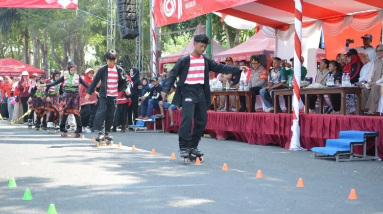 Lincah di tengah Tradisi: Bangkalan Fun Skate Curi Perhatian Karnaval HUT RI