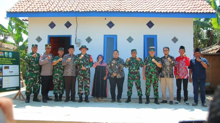 Air Mata Haru Mahmudah Warnai Penutupan TMMD ke-129 di Sampang
