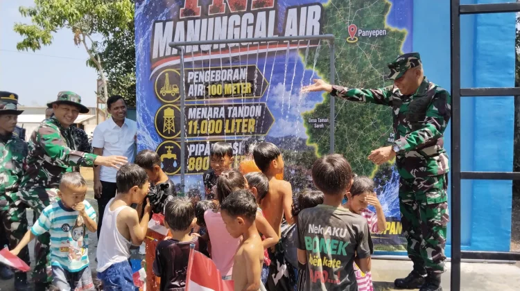 Bahagianya Anak Desa Sambut Air Bersih TMMD Sampang