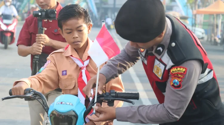 Bendera Merah Putih Jadi Edukasi Tertib Berlalu Lintas