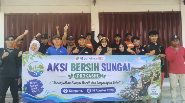 Sumber Air Sungai Tercemar, Warga Sampang Swadaya Bersihkan Sampah
