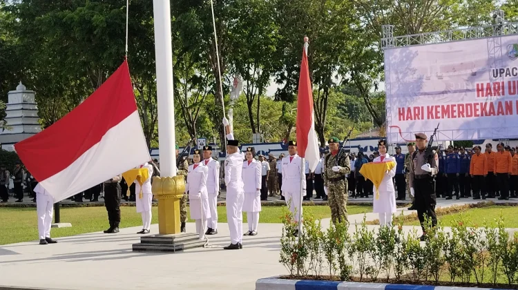 Upacara HUT RI Sampang: Bupati Ajak Warga Hidupkan Gotong Royong dalam Pembangunan