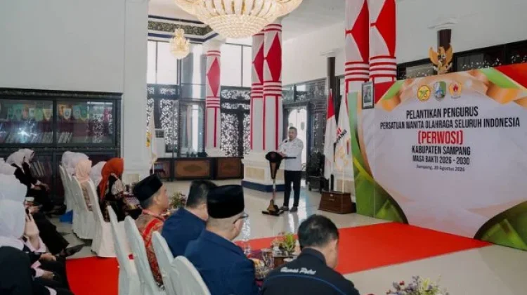 Pesan Bupati Sampang di Pelantikan Perwosi