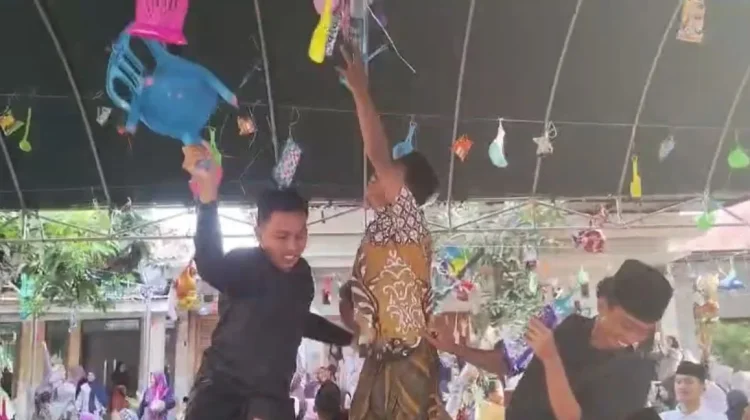 Berlangsung Meriah, Perayaan Maulid Nabi di Bangkalan Diwarnai Rebutan Hadiah