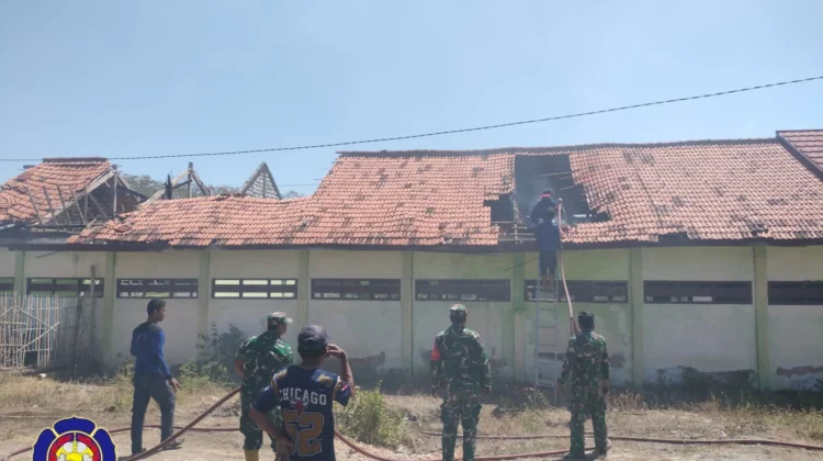 Kebakaran Melanda Bangunan SD di Sampang, Diduga Dampak Pembakaran Sampah