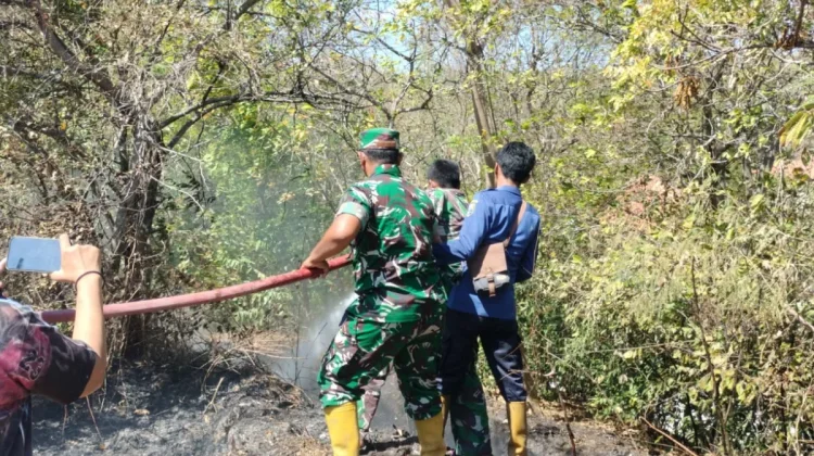 Damkar Sampang Ingatkan Warga Tak Bakar Sampah Sembarangan