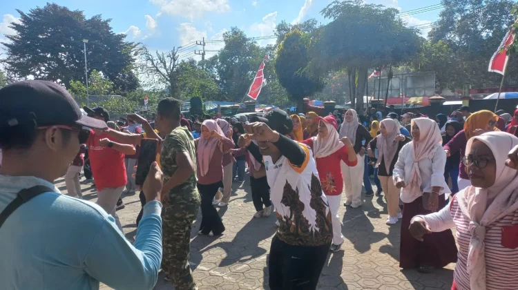 Koramil Tanah Merah Kawal Jalan Sehat HUT ke-81 RI