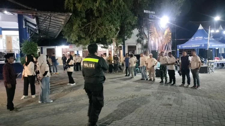 Sinergi Polsek dan Koramil Kawal Suksesnya Tambelangan Fashion Carnival 6