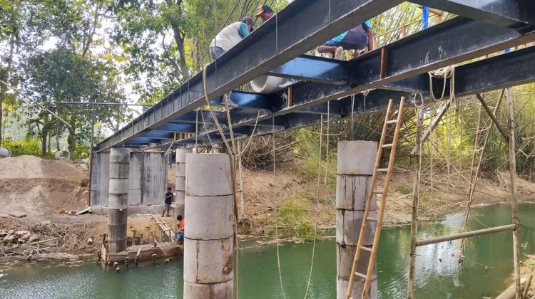 Percepatan Jembatan Bakti TNI AD Nyormanis Urat Nadi Baru Warga