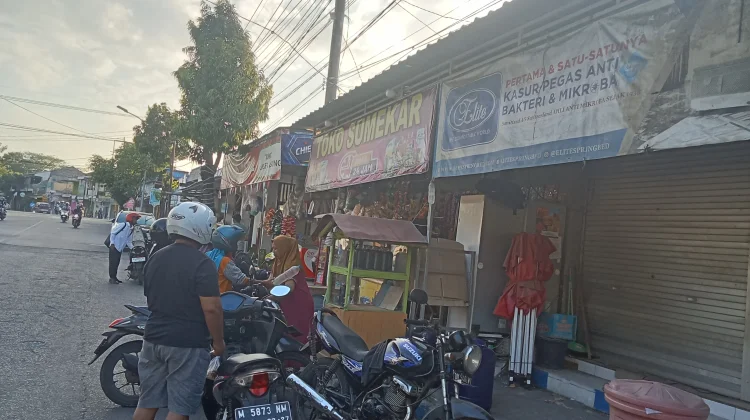 Warga Sampang Beralih ke Bensin Eceran akibat Pertalite Langka