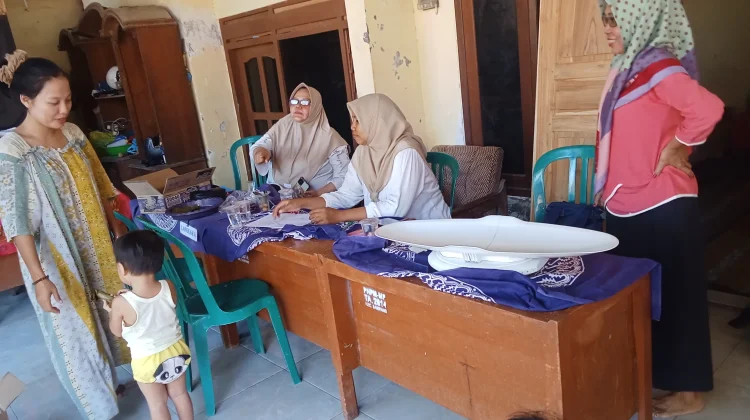 Antusias Masyarakat Sampang Mengikuti Posyandu