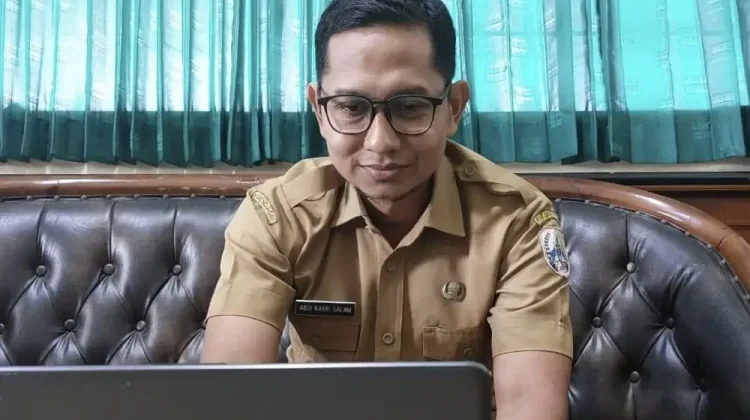 Pemkab Sampang Ungkap Penyebab Antrean Panjang di SPBU