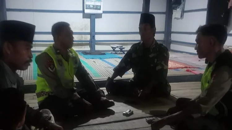 Polsek Robatal Intensifkan Patroli Harkamtibmas ke Pemukiman Warga