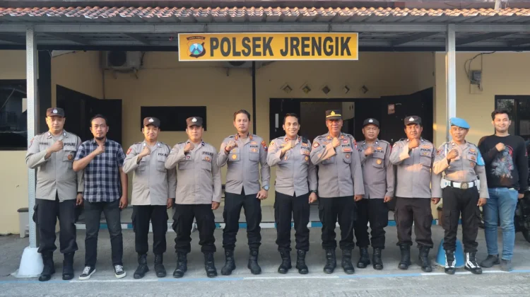 Kunker ke Polsek Jrengik, Kapolres Sampang Kapolres Sampang Tekankan Kekompakan