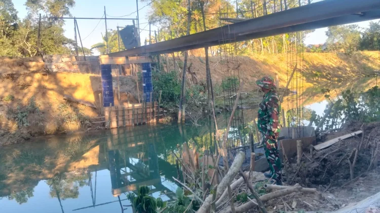 Jembatan Cangagan Baban Dikebut, TNI dan Warga Bersatu