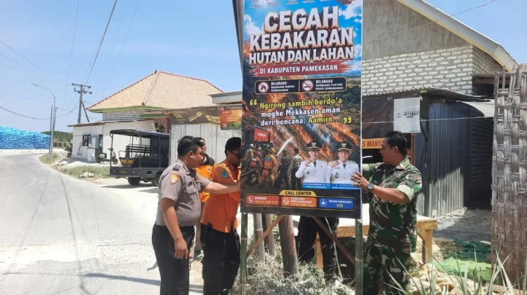 Cegah Kebakaran Lahan, TNI-Polri Pasang Banner Imbauan di Pamekasan