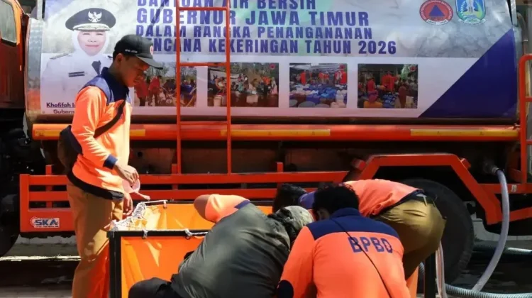 Atasi Kekeringan, Pemprov Jatim Salurkan Air Bersih ke Bangkalan
