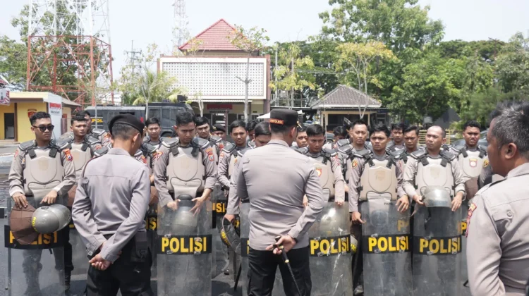 Pastikan Personel Siaga Hadapi Unras, Kapolres Sampang Pantau Langsung Latihan Da