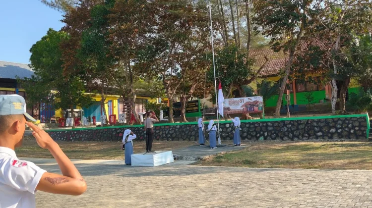 Polsek Robatal Ingatkan Siswa Ancaman Judi Online