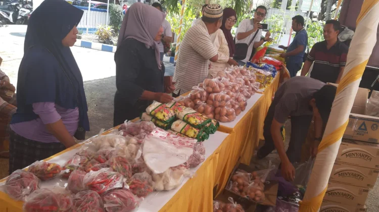 Pasar Murah di Sampang Tawarkan Sembako dengan Harga Terjangkau