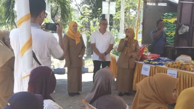 Diskopindag Sampang Bersama UPT PSMB-LT Surabaya Gelar Pasar Murah