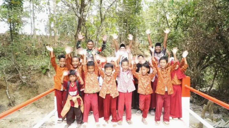 Jembatan Baru Dusun Ampenang Sampang Permudah Akses Anak Sekolah