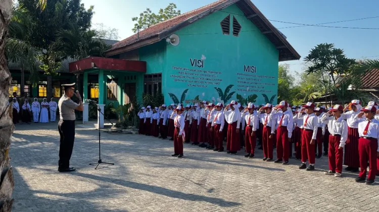 Polres Pamekasan Cegah Perundungan melalui Program Polisi masuk Sekolah