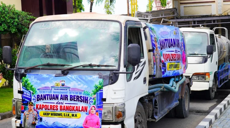 Polres Bangkalan Salurkan 48 Ribu Liter Air Bersih ke Warga Terdmapak Kekeringan