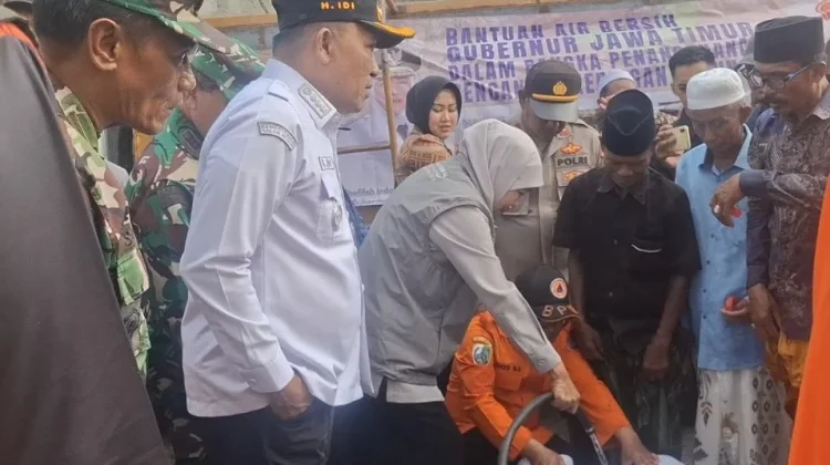 Pemprov Jatim Salurkan Bantuan Air Bersih untuk Warga Sampang