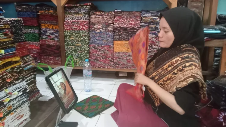 Dari Pasar Tradisional ke Layar Digital: Batik Madura Menyapa Dunia