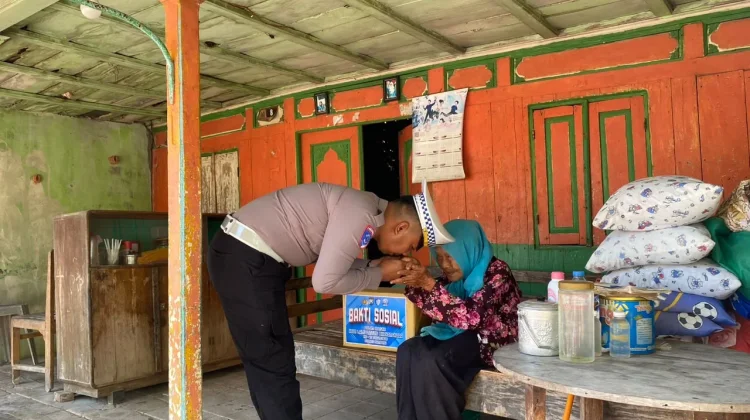 Satlantas Polres Sampang Gelar Bakti Sosial dan Edukasi Tertib Berlalu Lintas