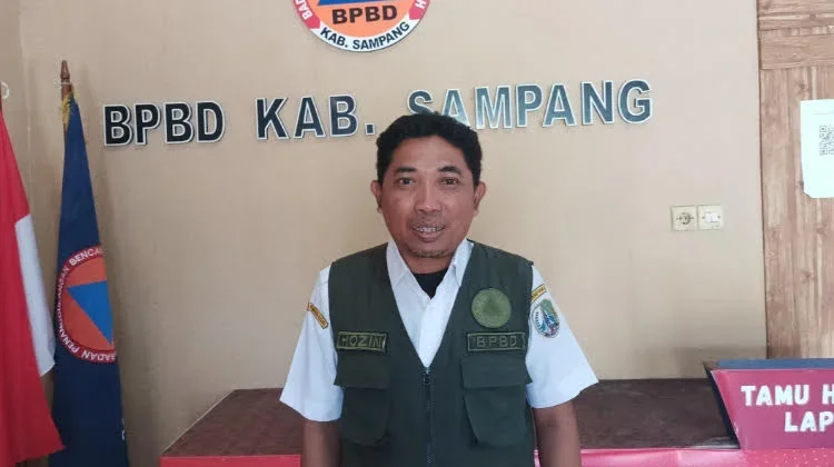 Armada Terbatas, BPBD Sampang Distribusikan Air Bergantian ke 12 Kecamatan