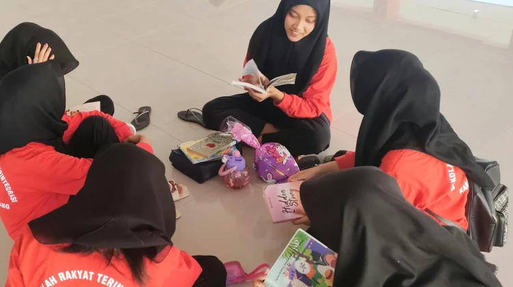 Siswa SRT 1 Sampang tanpa Gawai Minat Baca Sangat Tinggi