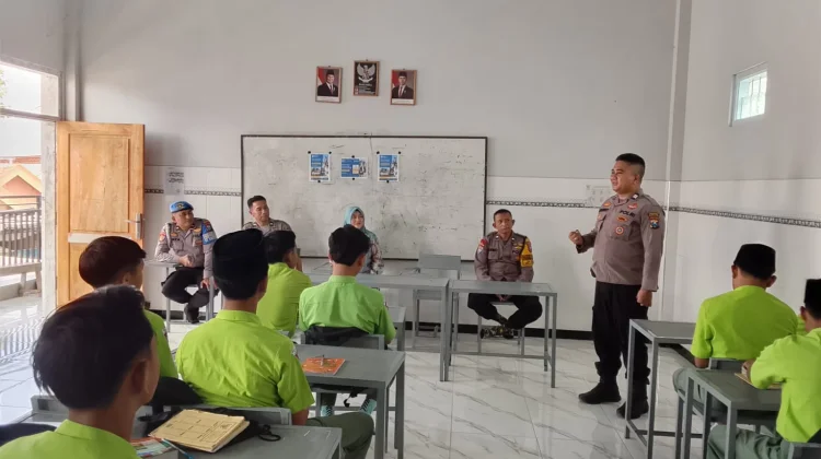 Polsek Tlanakan Edukasi Calon Siswa SMA Kemala Taruna Bhayangkara