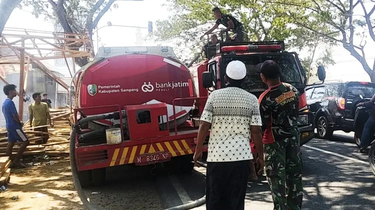 Gudang Kayu di Sampang Terbakar
