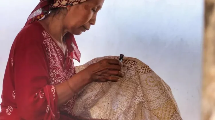 Regenerasi Perajin Jadi Tantangan Utama Batik Tulis Madura