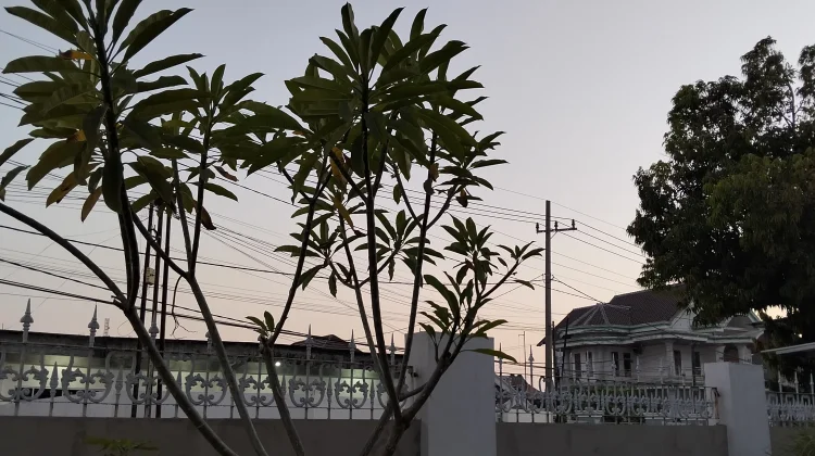 Cuaca Cerah Berawan untuk Kabupaten Sampang, Minggu 4 Oktober 2026