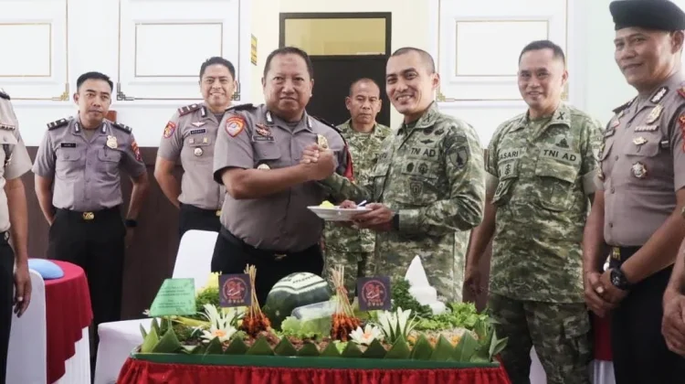 Sinergi TNI-Polri, Polres Bangkalan Beri Kejutan HUT ke-81 TNI