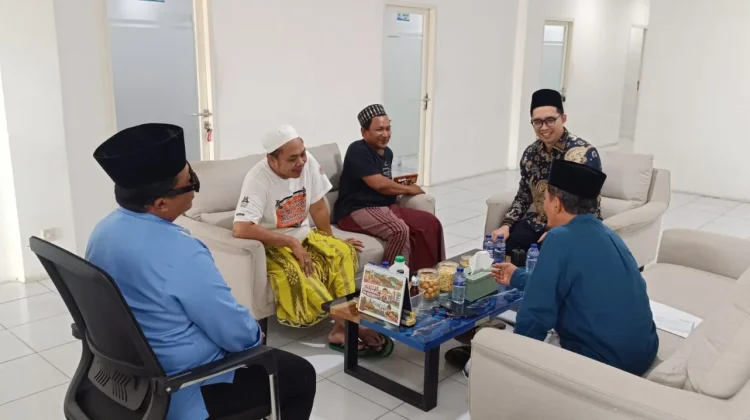 PLN Salurkan Bantuan Pendidikan untuk Santri di Pamekasan