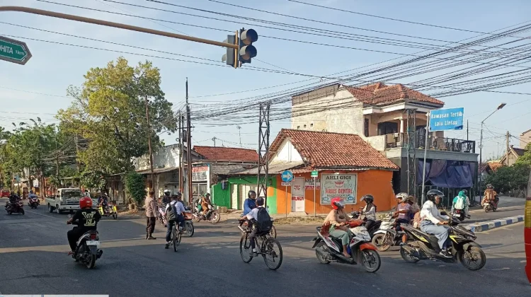 Polsek Sampang Kota Gelar Pengaturan Lalu Lintas Pagi
