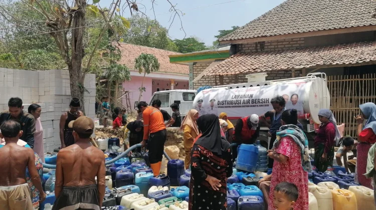 Kemarau Panjang, FPRB Sampang Bantu 25 Ribu Liter Air ke Warga