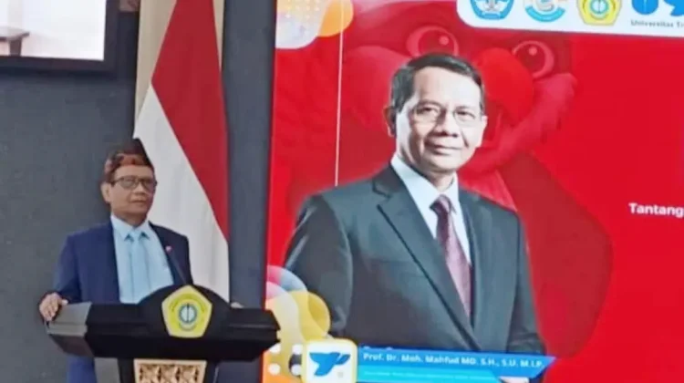 Kasdim Bangkalan Kawal Kuliah Umum Mahfud MD di UTM