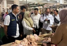 Awal Ramadan, Harga Daging Ayam dan Cabai Rawit di Sampang Naik