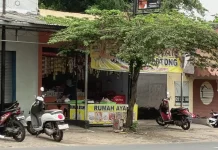 Harga Daging Ayam di Pasar Saronggi Sumenep Turun