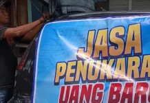 Jasa Penukaran Uang Baru Mulai Bermunculan di Sampang